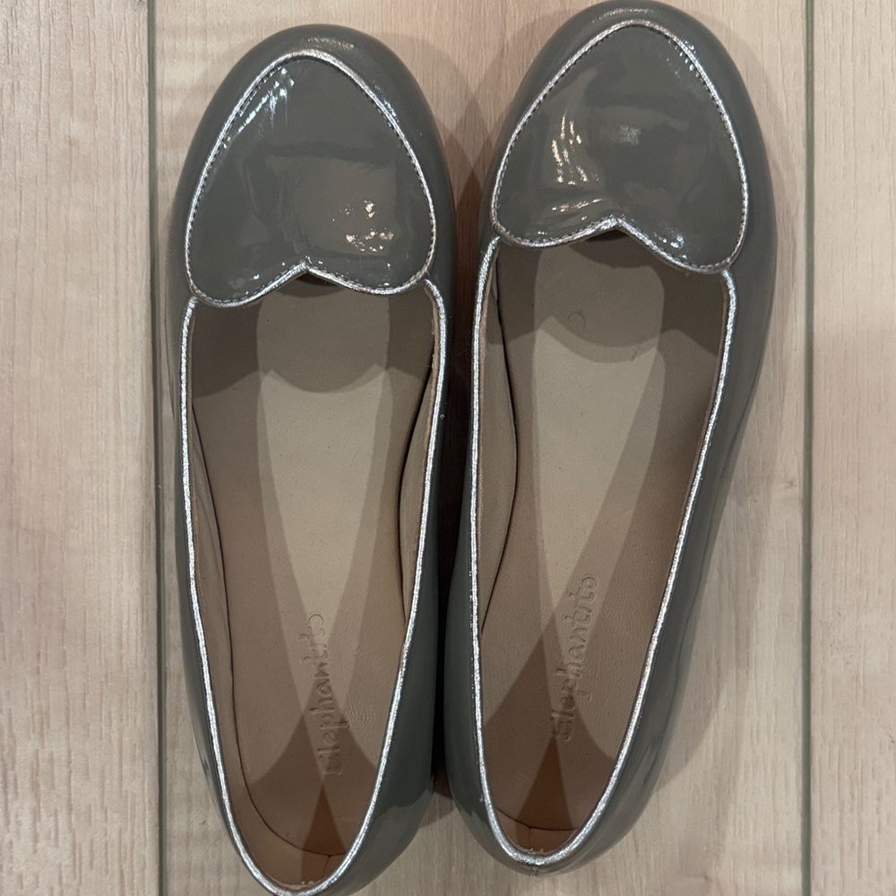 Elephantito Shiny Gray Loafers